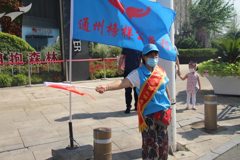 <strong>骚女操逼图</strong>